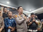 AKBP Rio Wahyu Anggoro mengumumkan hasil tes DNA 2 bayi yang tertukar di Bogor yang menyebutkan bahwa kedua bayi itu dinyatakan tertukar dari orang tua kandungnya. Foto: IST/Rizky AM/detikcom.