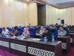 DPRD Balikpapan saat menerima audiensi SP Naban Bersatu di Ruang Rapat Paripurna DPRD Balikpapan, pada hari Kamis (3/8/2023). Foto: BorneoFlash.com/Niken Sulastri.