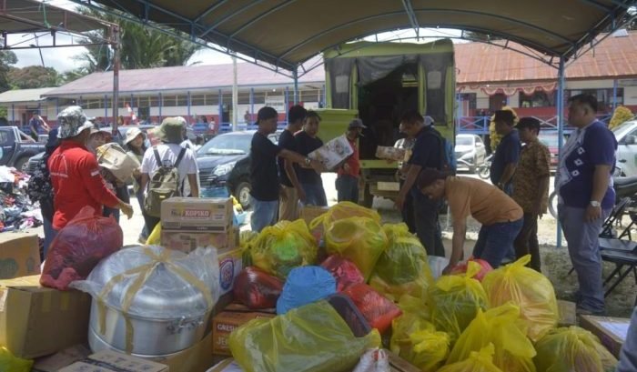 Dinas Sosial Kutai Barat Kembali Distribusikan Bantuan kepada Korban Kebakaran di Kampung Muhur pada Sabtu, (26/8/2023). Foto: BorneoFlash.com/Lilis.