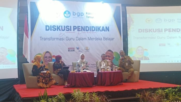 Diskusi pendidikan yang berlangsung di Ballroom Hotel Swissbell Balikpapan pada hari Selasa (15/8/2023). Foto: BorneoFlash.com/Niken Sulastri.