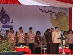 Gubernur Kaltim, H Isran Noor saat memimpin upacara Peringatan Hari Pramuka ke 62 tingkat daerah Kalimantan Timur, di Halaman Balikpapan Sport Convention Center (BSCC/DOME), pada hari Senin (28/8/2023). Foto: BorneoFlash.com/Ist.