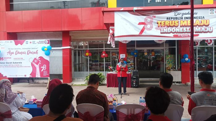 Kepala PMI Balikpapan, Dyah Muryani saat perayaan HUT ke 5 Relawan Donor Darah Balikpapan dan HUT ke 78 Kemerdekaan Republik Indonesia, di Kantor PMI Balikpapan  pada hari Sabtu (5/8/2023). Foto: BorneoFlash.com/Niken Sulastri.