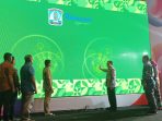 Ketua Komisi II Dewan Perwakilan Rakyat Daerah Kota Balikpapan, Suwanto bersama Kepala DKUMKMP Kota Balikpapan, Heruressandy Setia Kesuma melaunching From Idea To Startup Balikpapan,di Atrium E Walk Mall Balikpapan Super Blok pada hari Sabtu (12/8/2023). Foto: BorneoFlash.com/Niken Sulastri.