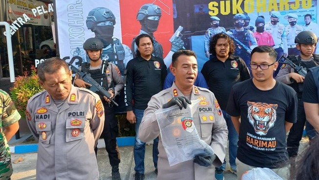 Konferensi pers pembunuhan dosen UIN Raden Mas Said Solo di Mapolsek Gatak, Sukoharjo, Jumat (25/8/2023). Foto: IST/Agil TP/DetikJateng