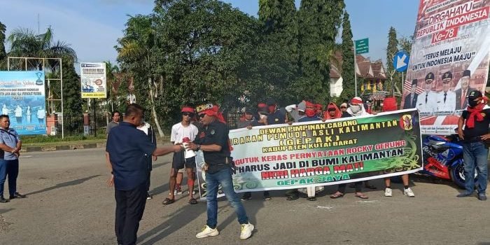 Gepak Kubar Turun ke Jalan Tuntut Pernyataan Rocky Gerung yang Dianggap Menghina Presiden dan IKN Nusantara 