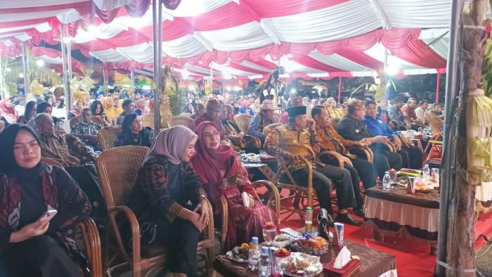 Paguyuban Tiyang Blora (Patra) 17 Balikpapan Rayakan Hari Ulang Tahun (HUT) ke 1 Tahun 2023, Yang berlangsung di Balikpapan Sport Convention Center (BSCC/DOME) pada hari Sabtu (19/8/2023) malam. Foto: BorneoFlash.com/Niken Sulastri.