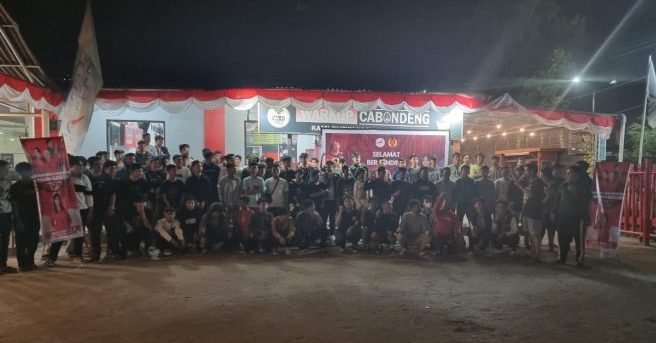 Para players Mobile Legend & Free Fire Wilayah Balikpapan Barat berpartisipasi menggelar perlombaan game mobile, di Warkop Cabondeng Karang Anyar Kota Balikpapan, pada hari Sabtu (12/8/2023). Foto: BorneoFlash.com/Ist.