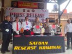 Polres Kubar Gelar konferensi pers Kasus Pencabulan dan Pencurian di Wilayah Hukum Kabupaten Kutai Barat, Senin (7/8/2023). Foto: BorneoFlash.com/Lilis.