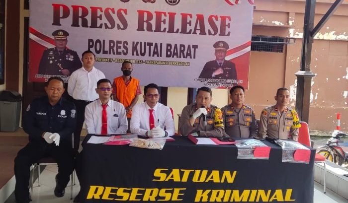 Polres Kubar Gelar konferensi pers dan Rilis Tersangka Pencurian, Senin (7/8/2023). Foto: BorneoFlash.com/Lilis.