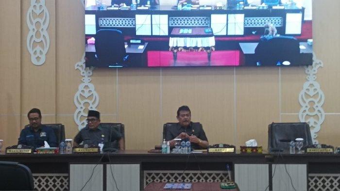 Rapat Paripurna Dewan Perwakilan Rakyat Daerah Kota Balikpapan ke 16 masa sidang II Tahun 2023, berlangsung di Ruang Rapat Paripurna DPRD Balikpapan pada hari Senin (28/8/2023). Foto: BorneoFlash.com/Niken Sulastri.