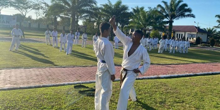 Ujian bela diri Polri dilaksanakan di halaman Mapolres PPU pada Jum’at (4/8/2023) sore. Foto: HO/Humas Polda Kaltim.