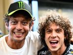 Valentino Rossi dan Marco Bezzecchi. Foto: IST/Twitter: MotoGP