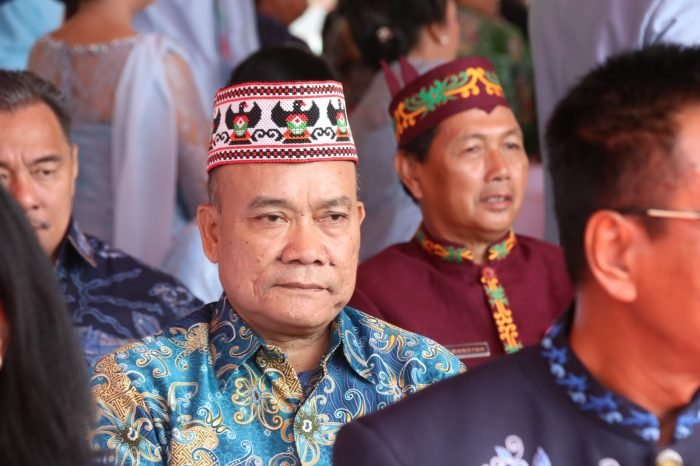 Wakil Bupati Mahulu Drs. Yohanes Avun, M.Si menghadiri Hari Jadi Ke-21 Tahun Kabupaten Murung Raya, di Stadion Dr Willy M Yoseph, Puruk Cahu, Kabupaten Murung Raya, Provinsi Kalimantan Tengah, Selasa (1/8/2023). Foto: HO/prokopim.mahulu
