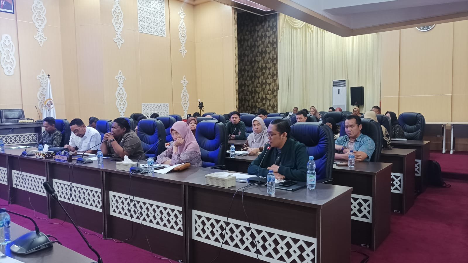 Suasana RDP ahli daya yang tergabung dalam Serikat Pekerja (SP) Naban Bersatu Pertamina, di Kantor DPRD Kota Balikpapan, pada hari Kamis (3/8/2023).