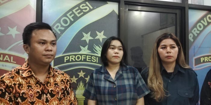 Atin Rahayu (27), wanita cantik yang sebelumnya menjalani hampir 7 bulan penahanan di Rutan Polres Kutai Barat atas tuduhan kasus narkoba, akhirnya dibebaskan setelah tidak terbukti bersalah oleh Majelis Hakim Pengadilan Negeri Kutai Barat.