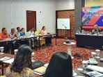 Sekda Mahulu, Stephanus Madang, buka Acara Paparan Laporan Akhir NJOP Kabupaten Mahulu Tahun 2023, di Ruang Rapat PDR 1-2 Hotel Aston Samarinda, Senin (25/08/23)