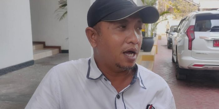 Fadlianoor Tinjau Kerusakan Jalan Simpang Strat 1, Segera Diperbaiki 