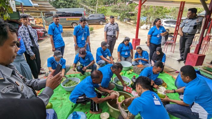 Bapas Kelas II Balikpapan menggelar kegiatan pembimbingan keterampilan dengan mengusung tema "Pelatihan Pertanian dan Perikanan" di Pusat Pelatihan Pertanian Perikanan (P4S) Lau Kawar, pada Selasa (13/09/2023). Foto: BorneoFlash.com/Ist.