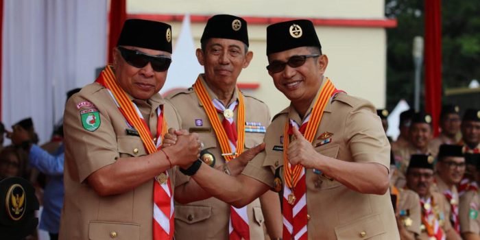 Gubernur Kaltim Isran Noor dan Wali Kota Balikpapan berfoto bersama usai ditemui di acara Hari Pramuka di BSCC Dome Balikpapan, Senin (28/8/2023) lalu. Foto: BorneoFlash.com/Ist.