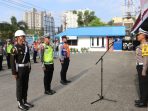 KBO Dit lantas AKBP Bangun Isworo memimpin apel Gelar Pasukan Operasi Zebra Mahakam 2023. Foto: HO/Humas Polda Kaltim.