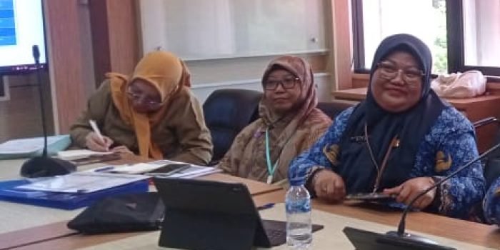 (ki:ka) Kabid Penyehatan Lingkungan Permukiman Dinas Pekerjaan Umum (DPU) Kota Balikpapan, Nurlaili, Plh Kabid SDA DPU, Ida, Kepala DPU Kota Balikpapan, Rita saat menggelar siaran pers bersama awak media di Ruang Rapat II Balai Kota Balikpapan, Senin (25/