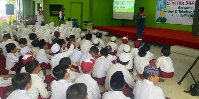 Berikan Pengetahuan Umum, Pertamina Ajak Siswa SD PD 1 Balikpapan Simulasi Penanggulangan Kebakaran