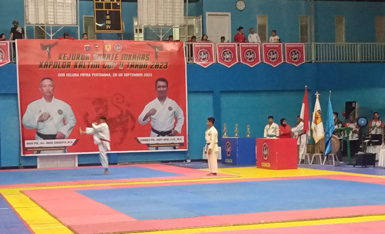 Para peserta saat mengikuti Kejurda Karate Inkanas Kapolda Kaltim Cup II Tahun 2023, di Gor Gelora Patra Pertamina, pada hari Kamis (28/9/2023). Foto: BorneoFlash.com/Niken Sulastri.