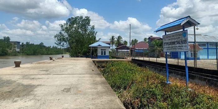 Pelabuhan Senaken Sebagai pemindahan aktivitas bongkar muat sementara kapal-kapal yang ada di Pelabuhan Pondong Kabupaten Paser. Foto: BorneoFlash.com/Ist.