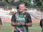 Pelatih baru Persebaya Surabaya, Josep Gambau. Foto: HO/ligaindonesiabaru