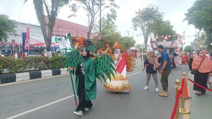 Peserta Karnaval Badan Koordinasi Pendidikan Al-Qur'an dan Keluarga Sakinah Indonesia (BKPAKSI) Kota Balikpapan, Foto: BorneoFlash.com/Niken Sulastri.