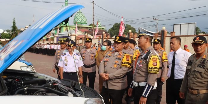 Polres Kutai Barat gelar Apel pasukan pelaksanaan operasi Zebra Mahakam 2023. Foto: HO/Humas Polres Kubar.