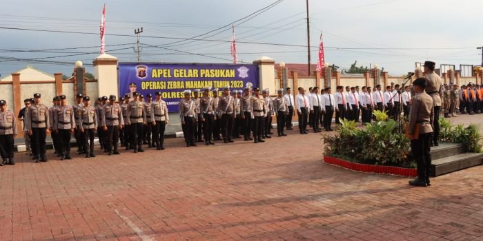 Polres Kutai Barat gelar Apel pasukan pelaksanaan operasi Zebra Mahakam 2023 yang diikuti personel Polres kubar, Kodim 0912/Kubar, Satpol PP dan Dinas Perhubungan Kutai Barat di Halaman Mapolres Kubar, Senin (4/9/2023). Foto: HO/Humas Polres Kubar.