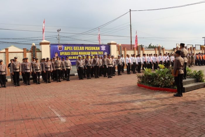 Polres Kutai Barat gelar Apel pasukan pelaksanaan operasi Zebra Mahakam 2023 yang diikuti personel Polres kubar, Kodim 0912/Kubar, Satpol PP dan Dinas Perhubungan Kutai Barat di Halaman Mapolres Kubar, Senin (4/9/2023). Foto: HO/Humas Polres Kubar.