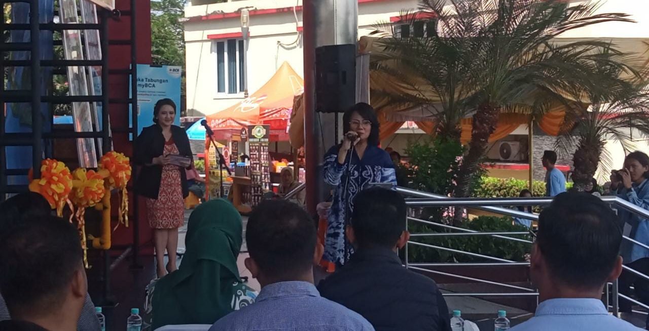 Presiden Direktur Big Bad Wolf Indonesia, Uli Silalahi saat memberikan sambutan pada pembukaan Bazar Buku Internasional “Big Bad Wolf Books" di BSCC Dome, Kamis (28/9/2023). Foto: BorneoFlash.com/Niken Sulastri.