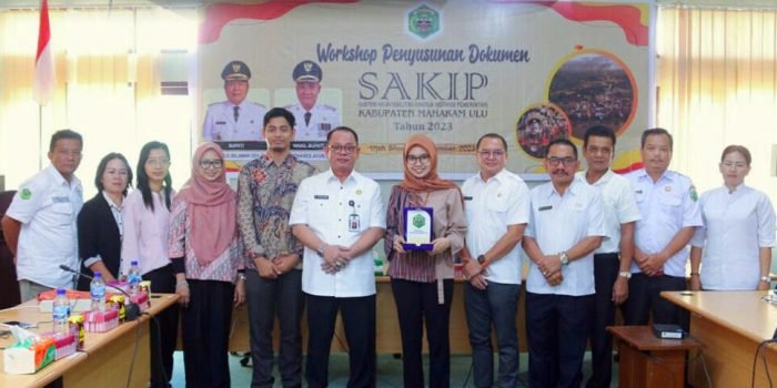 Sekda Mahulu Stephanus Madang membuka Workshop Penyusunan Dokumen SAKIP di ruang rapat Bappelitbangda, pada Rabu (06/09/2023). Foto: HO/Prokopim mahulu.