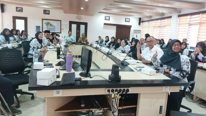 Sosialisasi aksesibilitas kepada Sekolah Dasar (SD) di Kota Balikpapan, yang berlangsung di Ruang Rapat Bappeda Litbang, pada hari Senin (25/9/2023). Foto: BorneoFlash.com/Niken Sulastri.