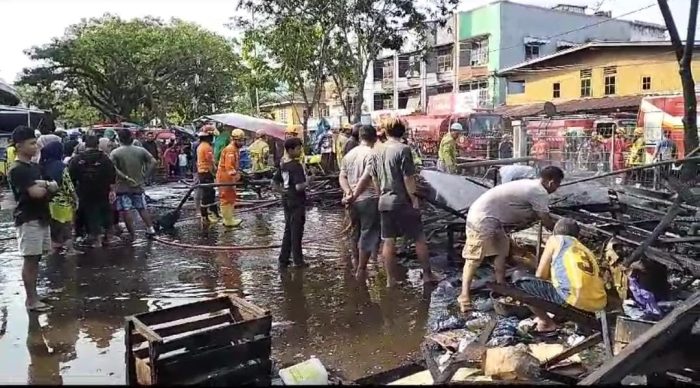 Tujuh Lapak pedagang Pasar Pandansari Kelurahan Marga Sari Kecamatan Balikpapan Barat hangus terbakar, pada pada hari Minggu (3/9/2023). Foto: BorneoFlash.com/Ist.