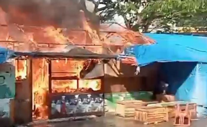 Tujuh Lapak pedagang Pasar Pandansari Kelurahan Marga Sari Kecamatan  Balikpapan Barat hangus terbakar, pada pada hari Minggu (3/9/2023). Foto: BorneoFlash.com/Ist.