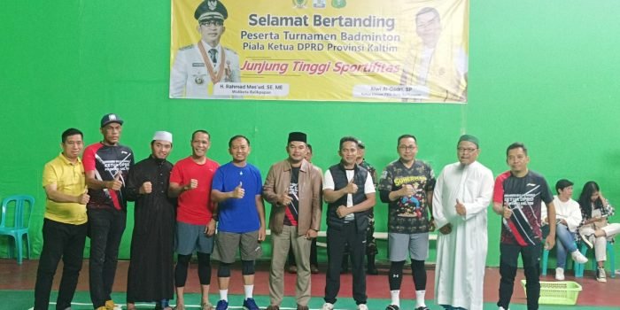 Turnamen Bulutangkis Piala Ketua DPRD Provinsi Kaltim Dibuka dengan Pertandingan Persahabatan Forkopimda Balikpapan 