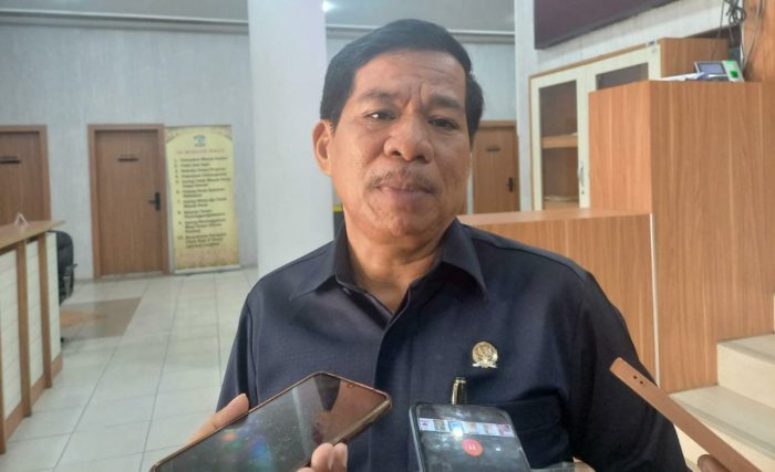 Wakil Ketua Komisi I DPRD Balikpapan, Simon Sulean. Foto: BorneoFlash.com/Niken Sulastri.
