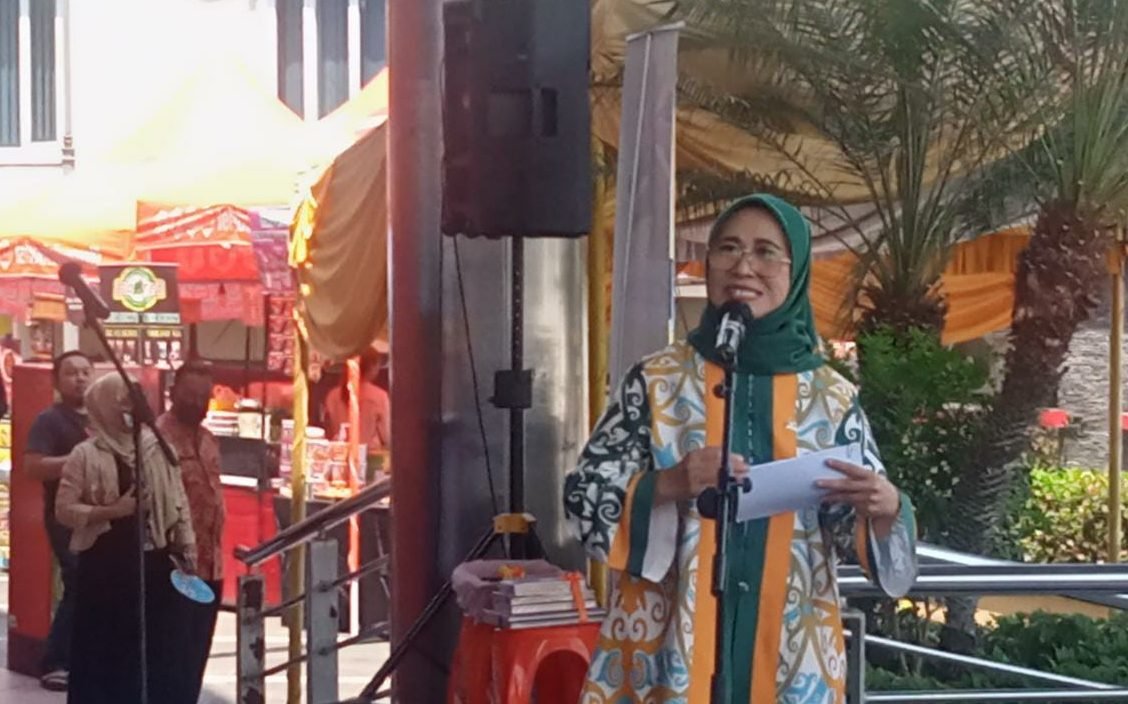 Wakil Ketua Komisi-X DPR RI, Dapil Kalimantan Timur, Hetifah Sjaifudian saat pembukaan Bazar Buku Internasional “Big Bad Wolf Books” (BBW), di BSCC/DOME pada hari Kamis (28/9/2023). Foto: BorneoFlash.com/Niken Sulastri.