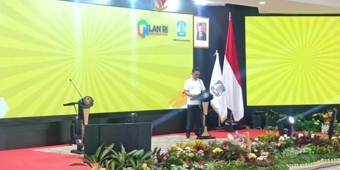 Wali Kota Balikpapan Rahmad Mas'ud, saat memberikan sambutan pada launching empat proper, di Aula Balai Kota, pada hari Kamis (21/9/2023). Foto: BorneoFlash.com/Niken Sulastri.