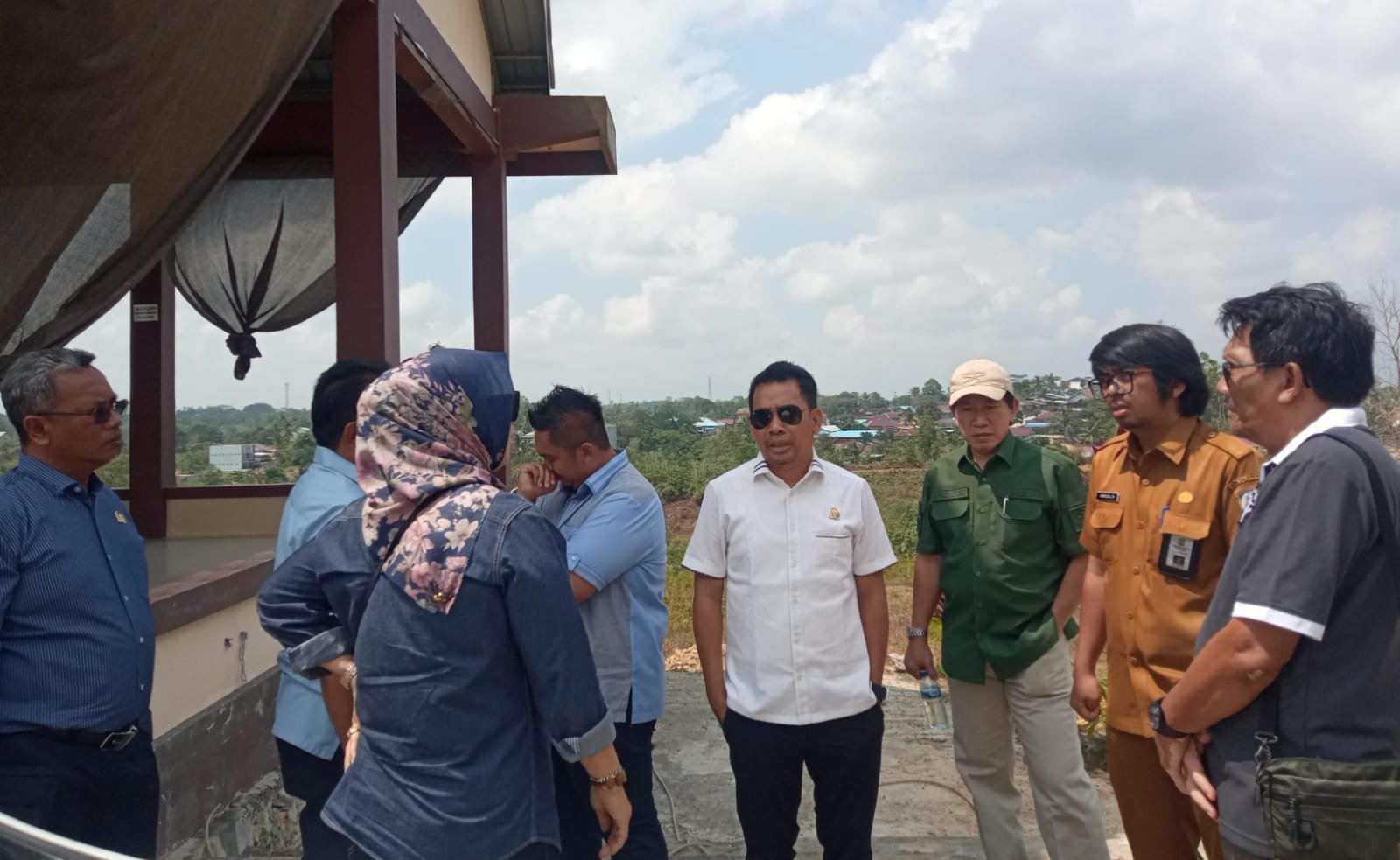 Komisi III Dewan Perwakilan Rakyat Daerah Kota Balikpapan meninjau pemakaman Katolik yang berada di Soekarno Hatta Kilometer 15 Kelurahan Karang Joang Kecamatan Balikpapan Utara, pada hari Selasa  5 September 2023.(Foto:BorneoFlash.com/Niken Sulastri).