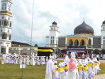Anak-anak PAUD mengikuti kegiatan Manasik Haji Cilik yang diadakan di halaman Masjid Islamic Center Melak, Kecamatan Melak, Kabupaten Kutai Barat, pada Jumat (20/10/2023). Foto: BorneoFlash.com/Ist.