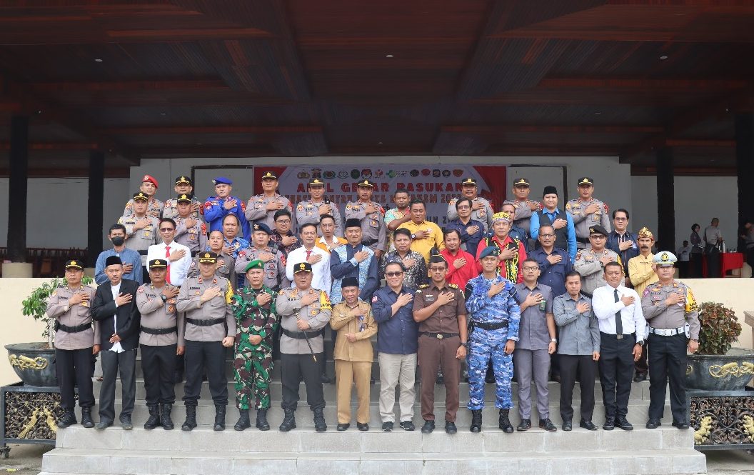 Apel Gelar Pasukan Ops Mantap Brata Mahakam 2023-2024, dalam Rangka Pengamanan Pemilu 2024 mendatang di Alun-Alun Itho, Selasa (17/10/2023). Foto: BorneoFlash.com/Lilis.