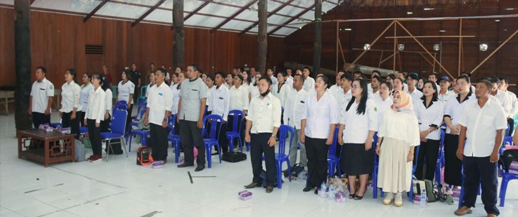 Rapat Koordinasi Pendamping Gerakan Masyarakat Adil Sejahtera (GERBANGMAS) Pembangunan dan Pemberdayaan Masyarakat Kampung Mandiri (P2MKM), di Balai Adat Ujoh Bilang, Kamis (12/10/2023). Foto: HO/Prokopim Mahulu.