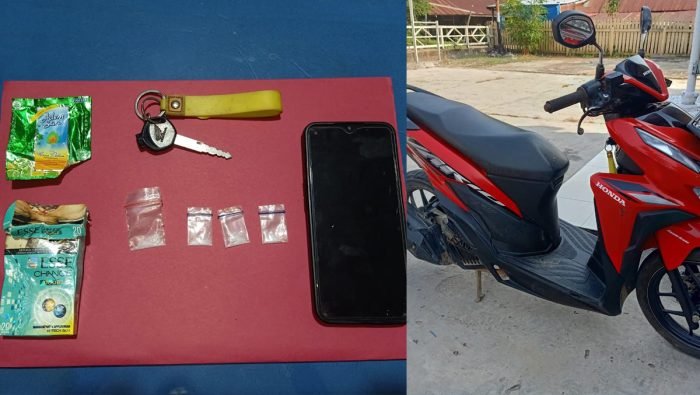 Barang bukti kejahatan penyalahgunaan narkotika milik tersangka KS yang telah diamankan di Polsek Jempang, Kutai Barat. Foto: HO/Humas Polres Kubar.