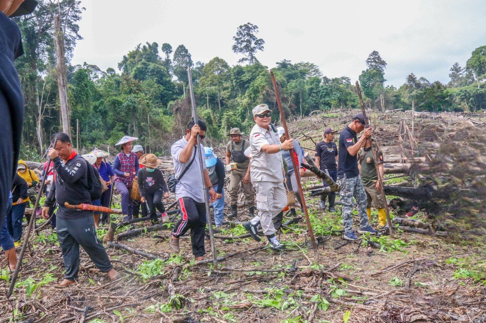 Untuk Tingkatkan Hasil Produksi Pertanian, Bupati Mahulu Berencana Adakan 50 Unit Ekskavator Mini 