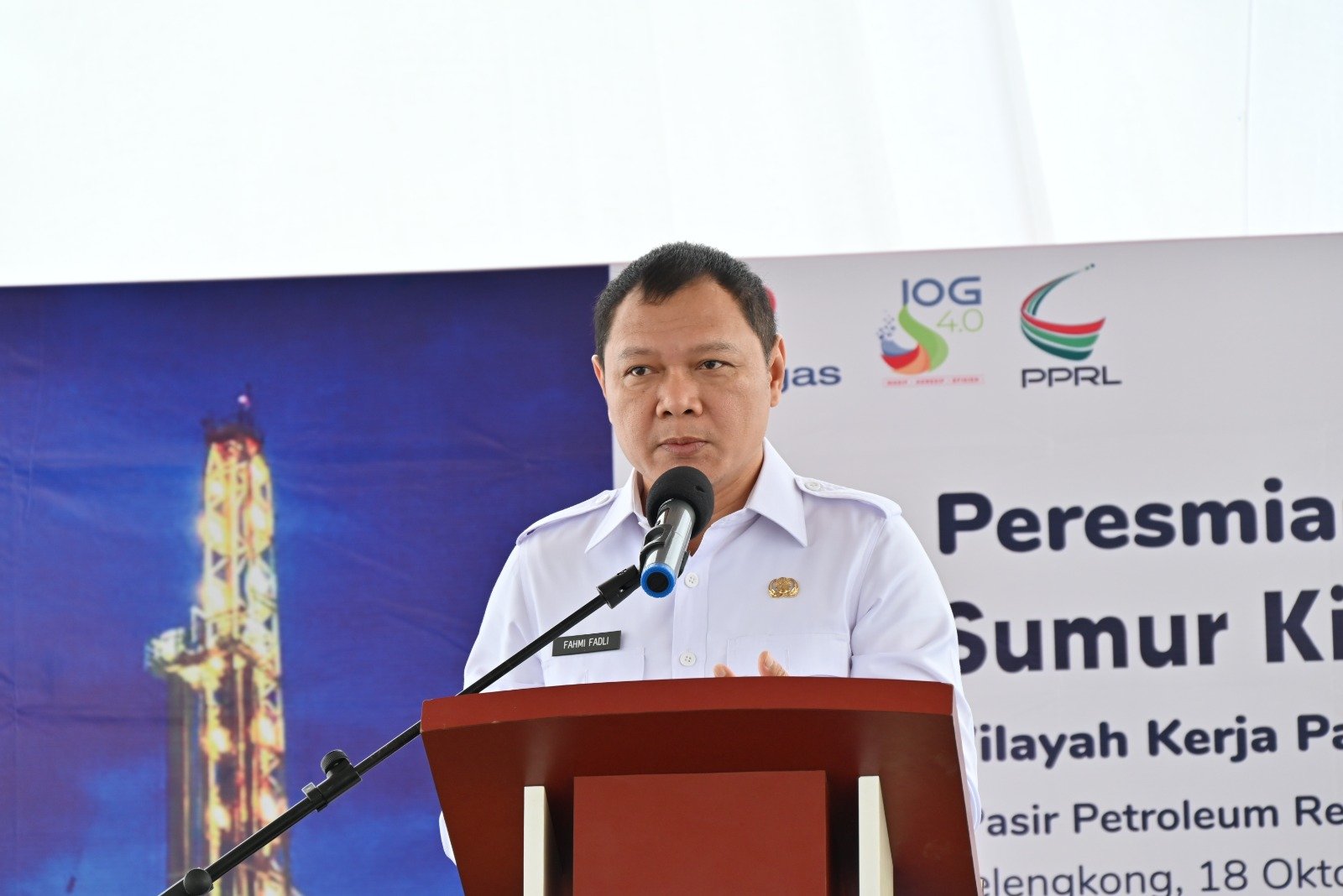 Bupati Paser Fahmi Fadli saat menghadiri kegiatan Tajak Sumur Kinanti 5 Pasir Petroleum Resource Limited, Bupati Paser Fahmi Fadli saat menghadiri kegiatan Tajak Sumur Kinanti 5 Pasir Petroleum Resource Limited, di Kecamatan Pasir Belengkong, Kabupaten Paser, Kalimantan Timur, Rabu (18/10/2023). Foto: BorneoFlash.com/Ist.