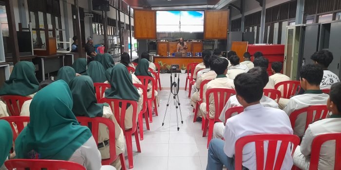 Kelas motivasi di SMAN 5 Balikpapan pada Rabu (18/10/2023) pagi. Foto: BorneoFlash.com/Ist.